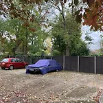 STUNNING GARDEN APARTM, CENTRALLY LOCATED, FREE FAST Wiffi, WITH FREE OFF ROAD PARKING BEAUTIFULLY SECLUDED GARDEN APARTMENT