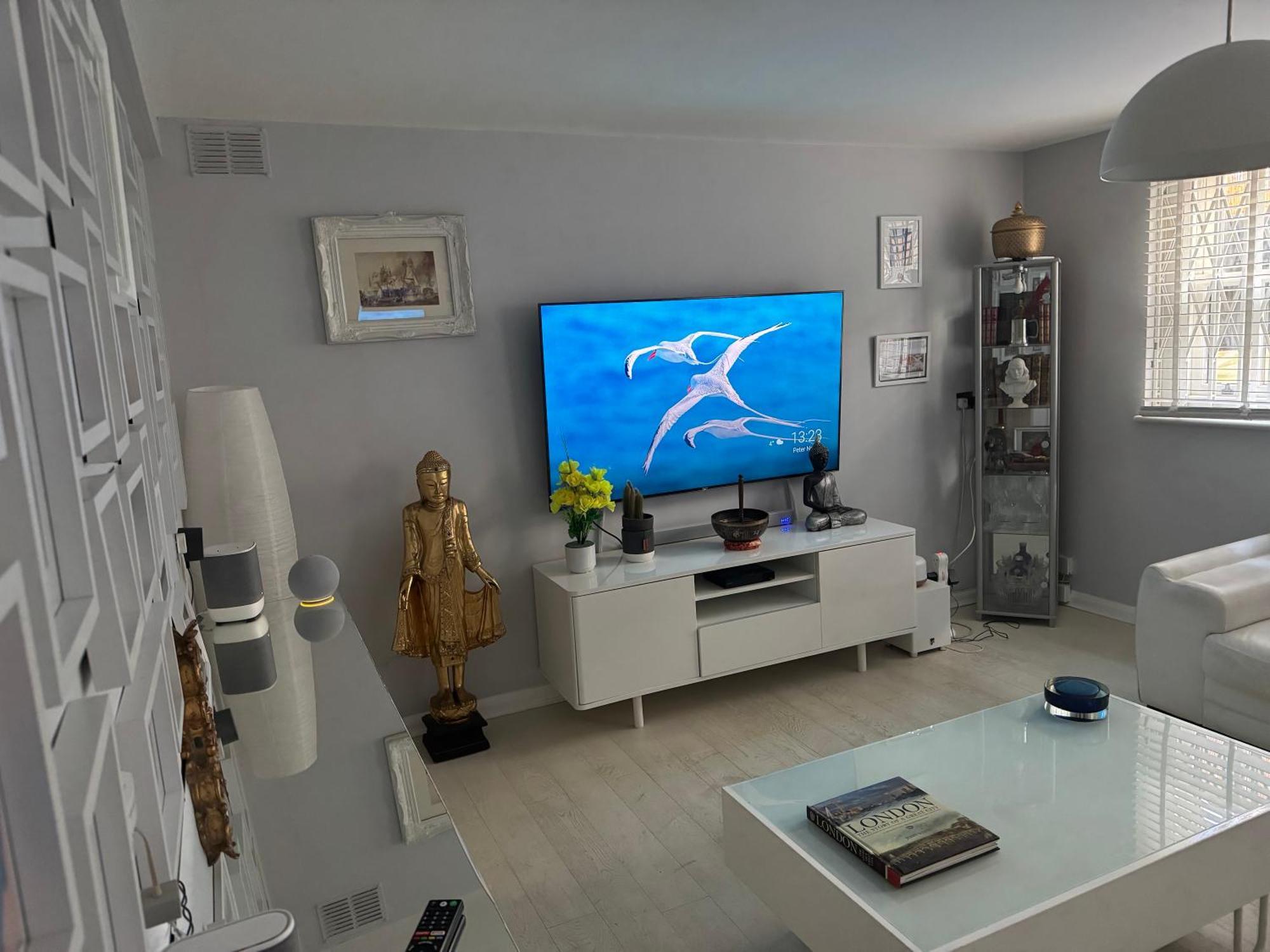 Stunning Ground Floor Garden - Entire Apartment, Centrally Located, With Free Off Road Parking By Flat & Wiffi, Beautifully Secluded, 3 Mins From All Amenities *